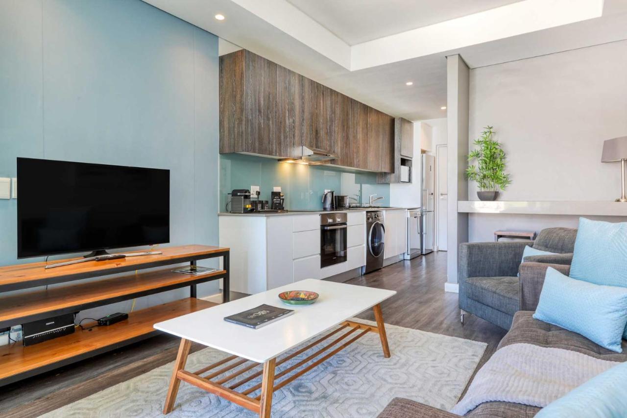 Backup-powered Elegant Mountain View Apartment Cape Town