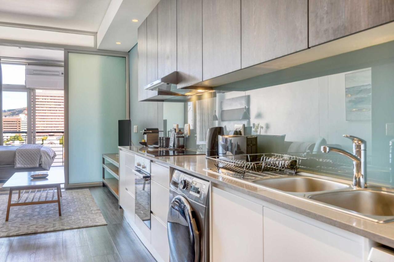 Backup-powered Elegant Mountain View Apartment *