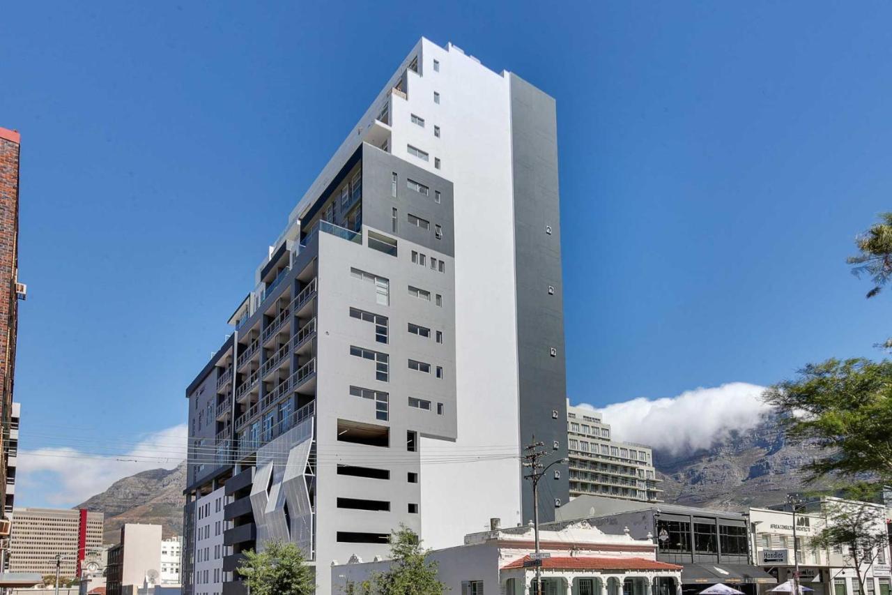 Backup-powered Elegant Mountain View Cape Town